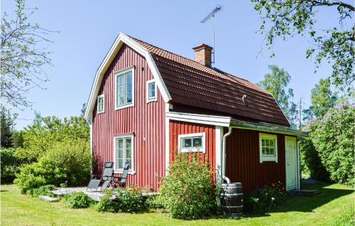 Awesome Home In Hallstavik With Wifi