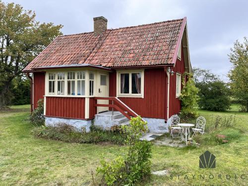 Nice cottage located close to a bay in Skappevik